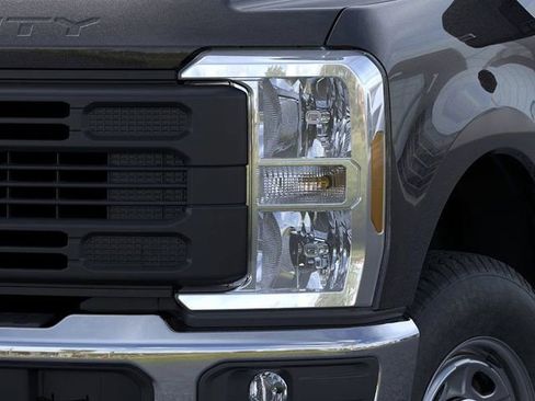New 2026 Ford F250 XL w/ XL Chrome Package image 18