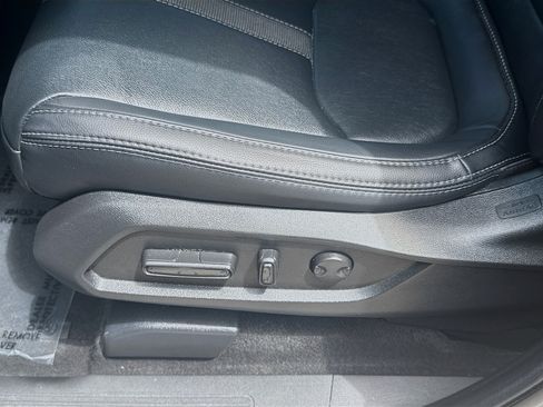 Certified 2023 Honda Pilot Touring image 18