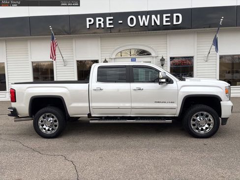 Used 2019 GMC Sierra 2500 Denali w/ Duramax Plus Package image 4