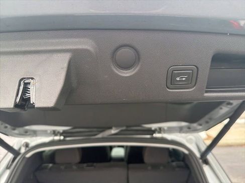 Used 2023 Chevrolet Equinox LT image 23