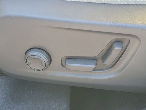 Used 2022 Volvo XC40 T4 Inscription w/ Protection Package image 20