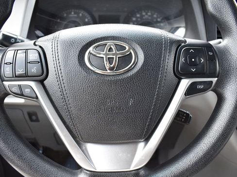 Used 2015 Toyota Sienna LE image 29
