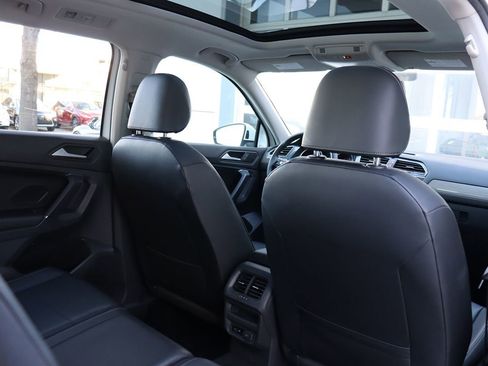 Used 2020 Volkswagen Tiguan SE w/ Panoramic Sunroof Package image 32
