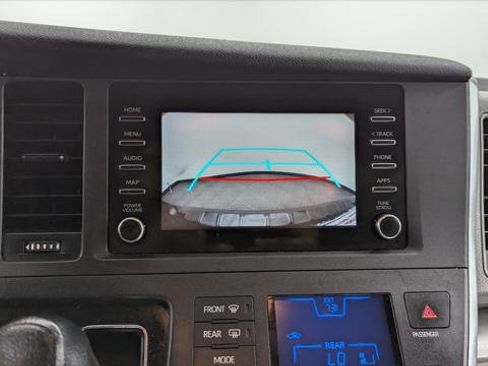 Used 2019 Toyota Sienna L image 24