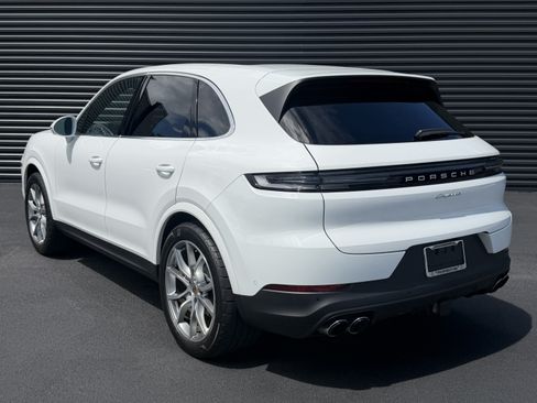 Used 2024 Porsche Cayenne AWD/4WD image 3