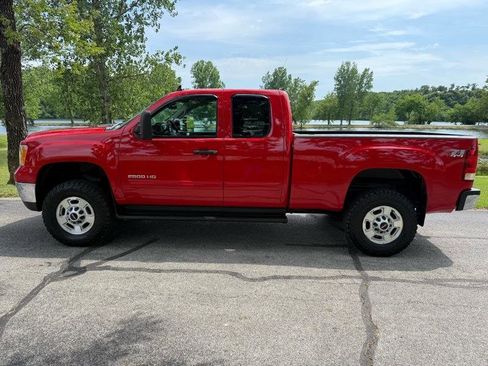 Used 2011 GMC Sierra 2500 SLE w/ SLE Preferred Package AWD/4WD image 4