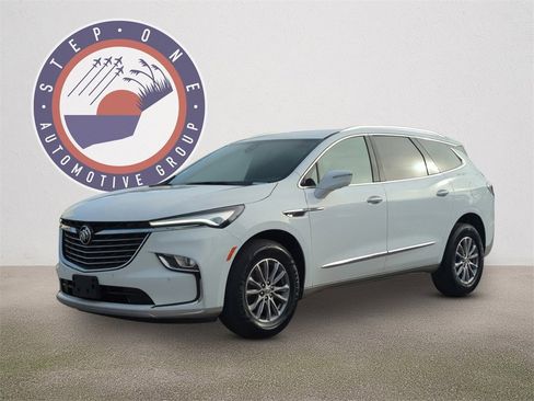 Used 2024 Buick Enclave Premium image 2