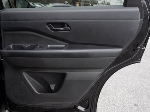 Used 2024 Nissan Pathfinder S image 31