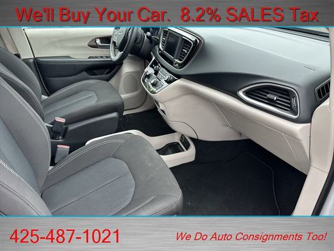 Used 2022 Chrysler Voyager LX FWD image 19