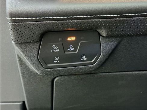 Used 2024 Volkswagen Atlas SEL AWD/4WD image 11