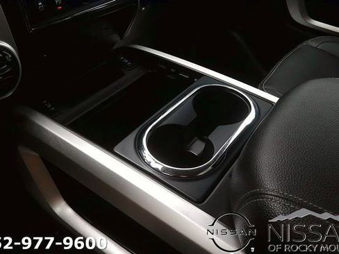Used 2021 Nissan Titan SL w/ Moonroof Package AWD/4WD image 21