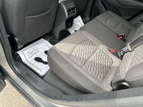 Used 2018 Chevrolet Equinox LT FWD image 9