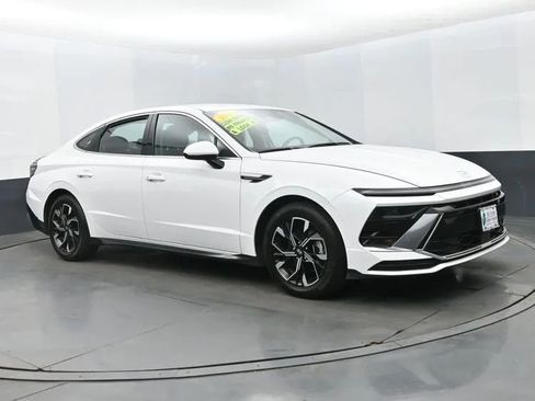 Used 2024 Hyundai Sonata SEL FWD image 2