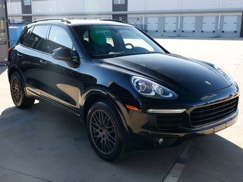 Used 2018 Porsche Cayenne Platinum Edition image 22