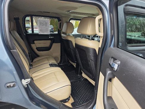 Used 2007 HUMMER H3 Adventure image 17