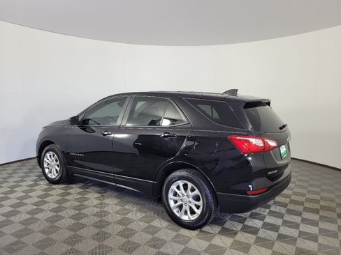 Used 2020 Chevrolet Equinox LS w/ LS Convenience Package FWD image 3