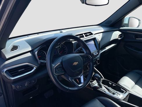 Used 2022 Chevrolet TrailBlazer ACTIV w/ Sun and Liftgate Package FWD image 9