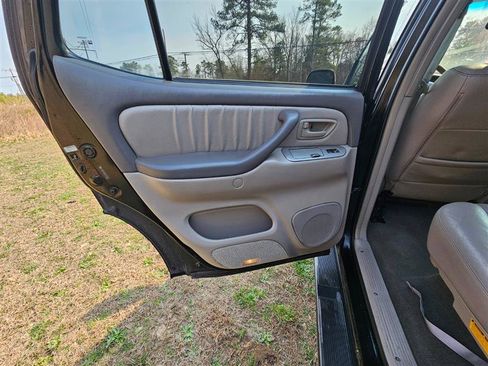 Used 2005 Toyota Sequoia Limited image 28