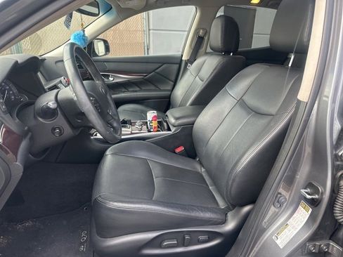 Used 2017 INFINITI Q70 3.7 image 11