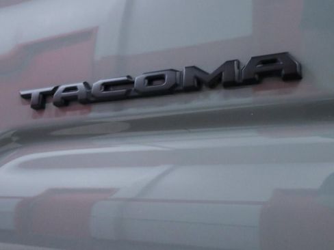 Used 2022 Toyota Tacoma TRD Sport w/ Technology Package RWD image 39