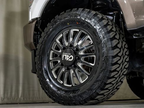 Used 2022 Ford F350 Lariat w/ Lariat Ultimate Package image 56