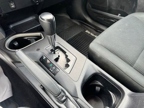 Used 2018 Toyota RAV4 LE FWD image 27