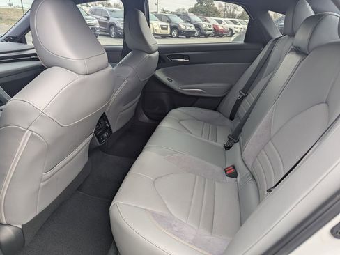 Used 2019 Toyota Avalon Touring image 13