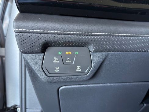 New 2026 Volkswagen Atlas Cross Sport SE image 17