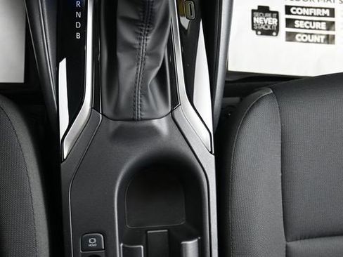 Used 2025 Toyota Corolla LE image 28