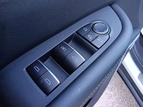 Used 2025 Buick Enclave Sport Touring FWD image 13