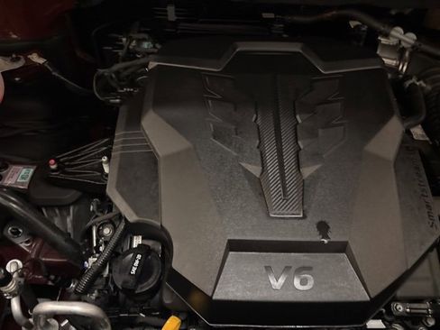 Used 2024 Kia Carnival EX image 27