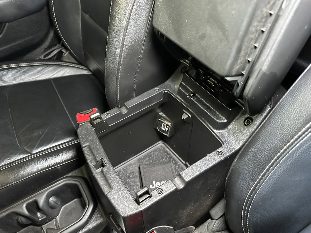 Used 2019 Jeep Wrangler Unlimited Sahara w/ Uconnect 4C Nav & Sound Group AWD/4WD image 37