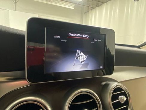 Used 2019 Mercedes-Benz GLC 300 4MATIC image 18