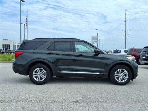 Used 2024 Ford Explorer XLT w/ Equipment Group 202A AWD/4WD image 2