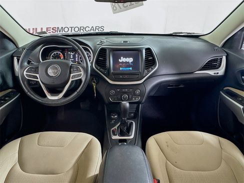 Used 2017 Jeep Cherokee Latitude w/ Safety/Convenience Group image 28