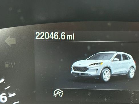 Used 2020 Ford Escape SE image 18