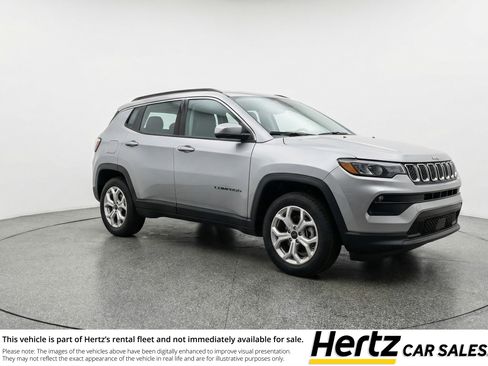 Used 2025 Jeep Compass Latitude AWD/4WD image 1