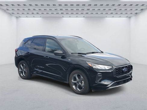 Used 2023 Ford Escape ST-Line image 1