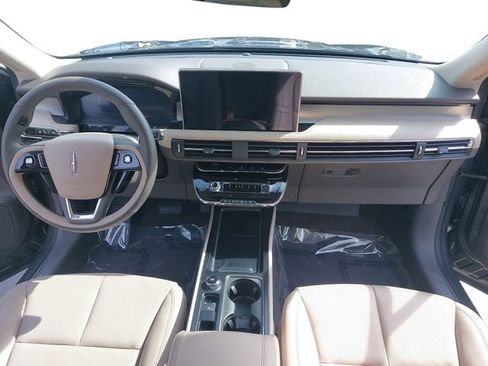 Used 2023 Lincoln Corsair Standard w/ Equipment Group 101A image 9