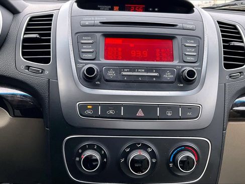 Used 2015 Kia Sorento LX image 33