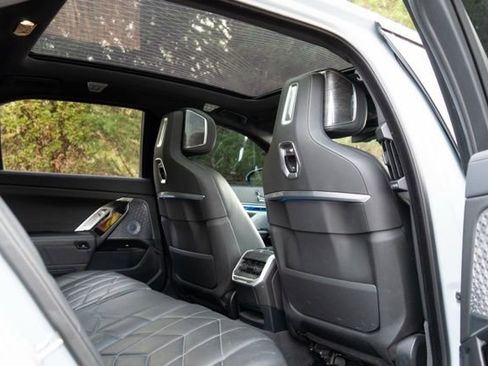 Used 2023 BMW 760i xDrive w/ Executive Package image 35