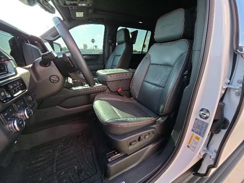 Used 2025 GMC Yukon XL AT4 w/ AT4 Premium Plus Package AWD/4WD image 14