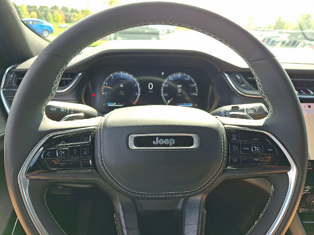 Used 2024 Jeep Grand Cherokee Overland w/ Trailer Tow Package AWD/4WD image 22