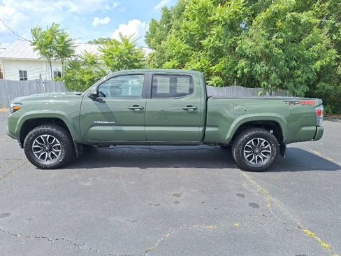 Used 2022 Toyota Tacoma TRD Sport w/ Technology Package AWD/4WD image 6