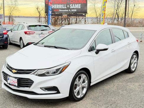 Used 2017 Chevrolet Cruze Premier FWD image 8