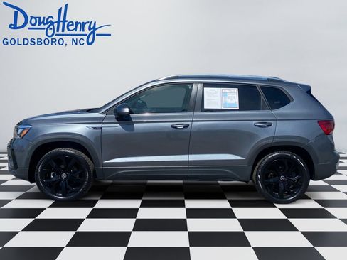 Used 2024 Volkswagen Taos SE FWD image 2