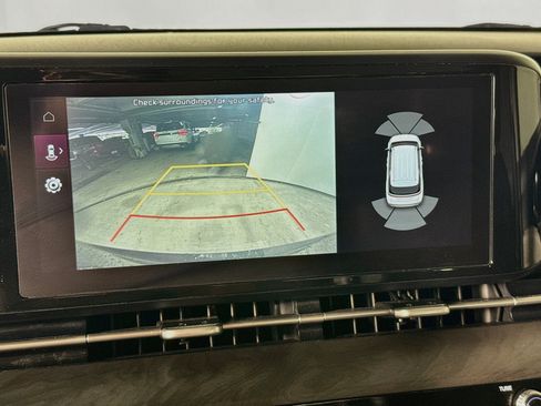 Used 2023 Kia Carnival EX FWD image 16