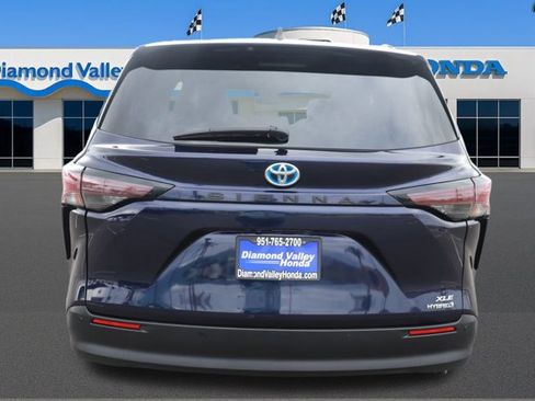 Used 2023 Toyota Sienna XLE image 5