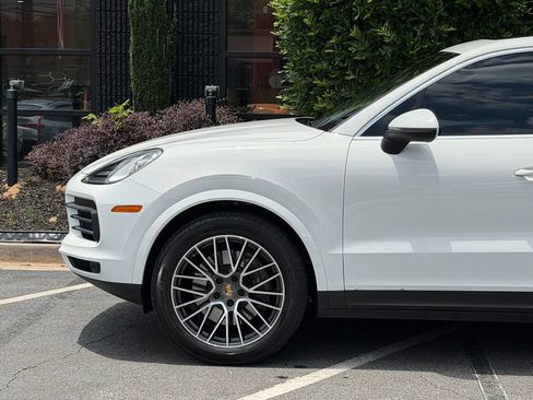 Used 2022 Porsche Cayenne AWD/4WD image 10