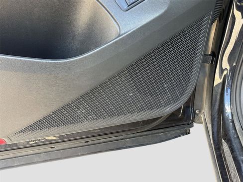 Used 2025 Volkswagen Atlas SE image 18